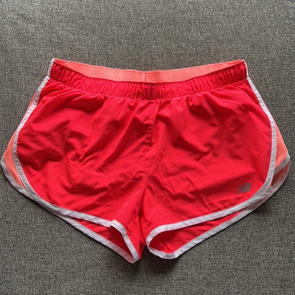 Medium New Balance Running Short with Liner - Picture 2 of 3